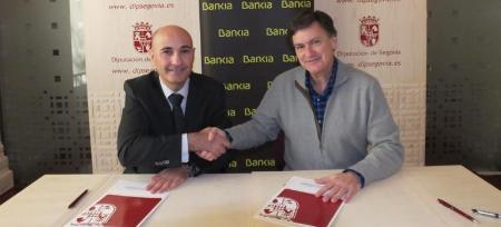 Imagen Bankia y la Diputación de Segovia firman un acuerdo para colaborar en la programación del Teatro Juan Bravo y en el Premo Gil de Biedma